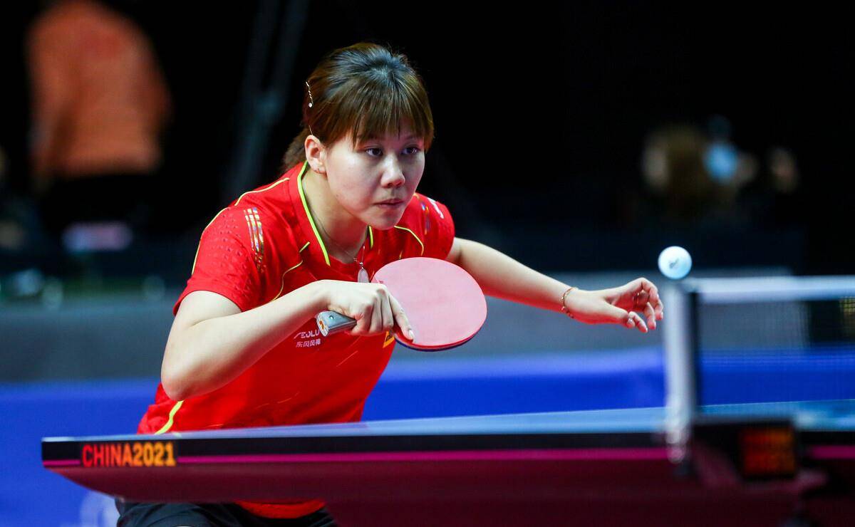 是他在采访 是他在采访