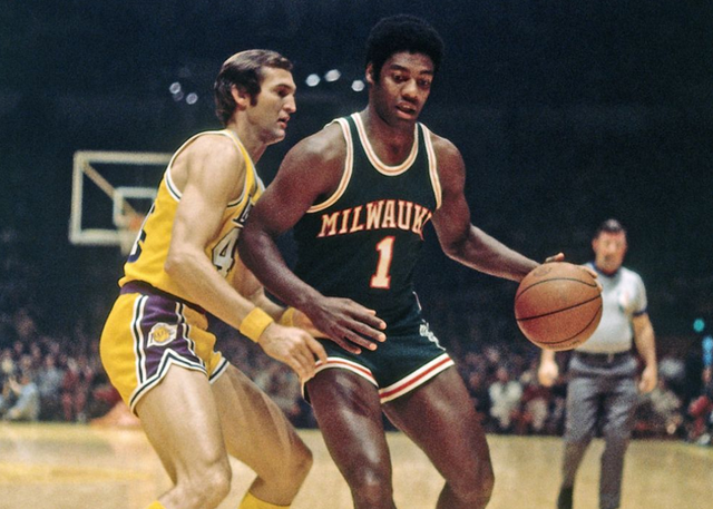 有前瞻性的 有前瞻性的